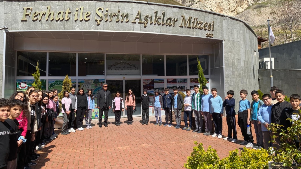 TURİZM HAFTASI ETKİNLİĞİNDE ÖĞRENCİLERİMİZDEN KÜLTÜR DOLU GEZİ